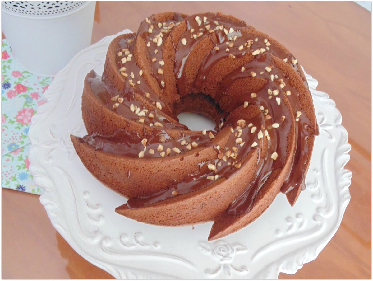 Porque es ideal para cualquier ocasión! Bundt cake de chocolate y avellanas #postreideal 🍰 🍫 👌 <a href="/NordicWareEs/">NordicWareEs</a> fresasconchocolatee.blogspot.com/2016/08/bundt-…