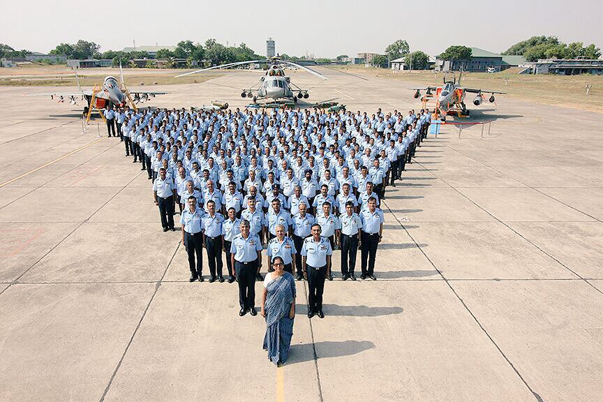 nsitharaman's tweet photo. Today at the Jamnagar airbase. A spirited team of air warriors. @DefenceMinIndia https://t.co/FpabvLZ51f