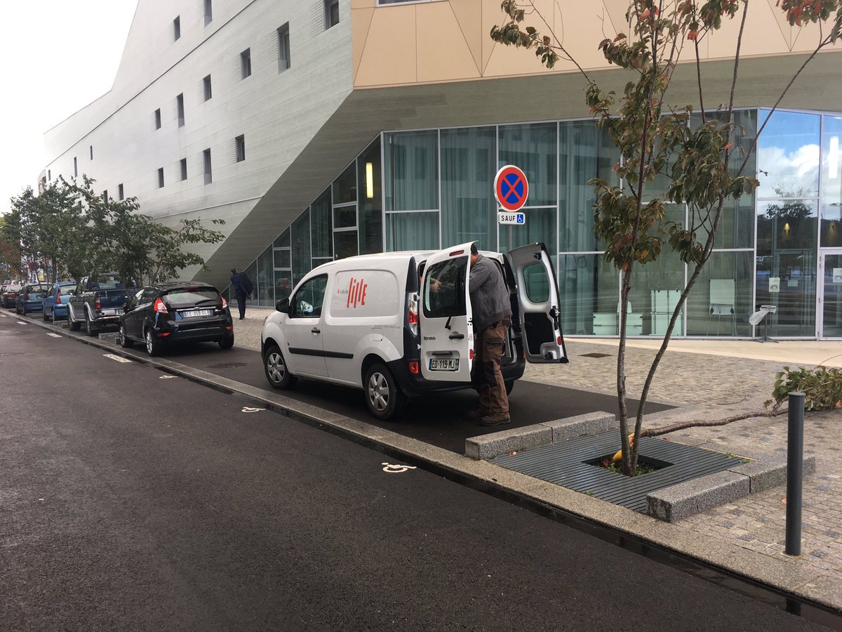 mVmHmE's tweet photo. @lillefrance Vos agents municipaux sont exemptés de respecter la #loi et les personnes #handicapées ? https://t.co/aOX7rXJTs5