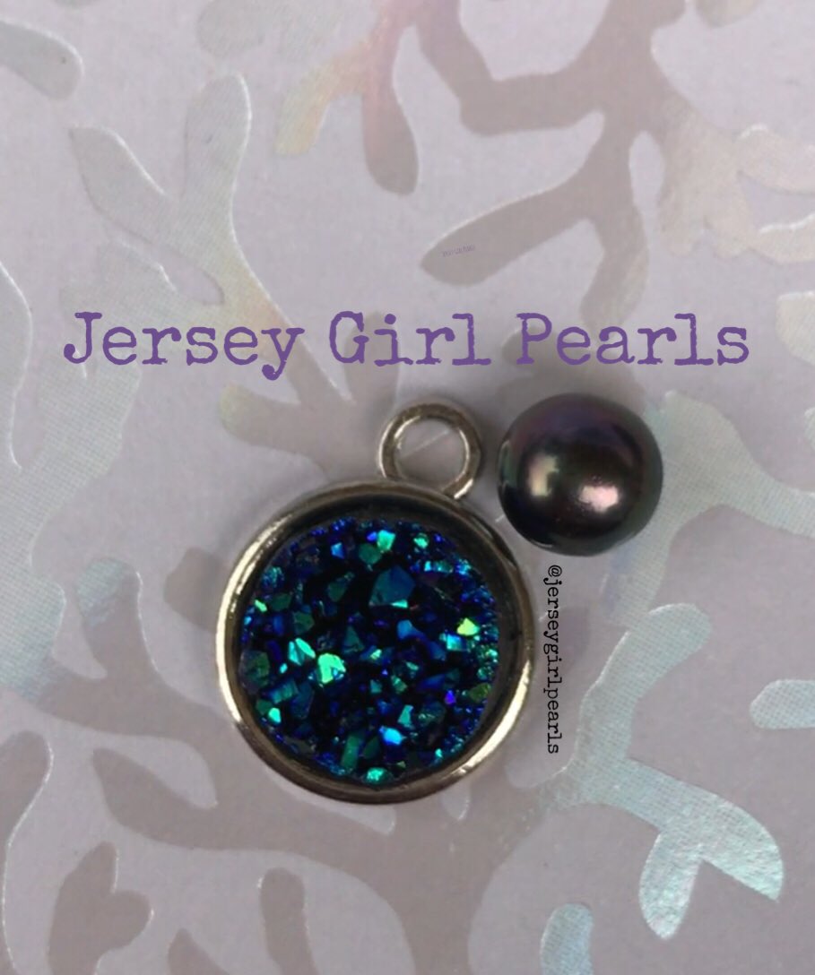 GORGEOUS how these colors play off each other. We discovered this pearl in one of our oysters- 'oilslick' color with purple, green, blk hues