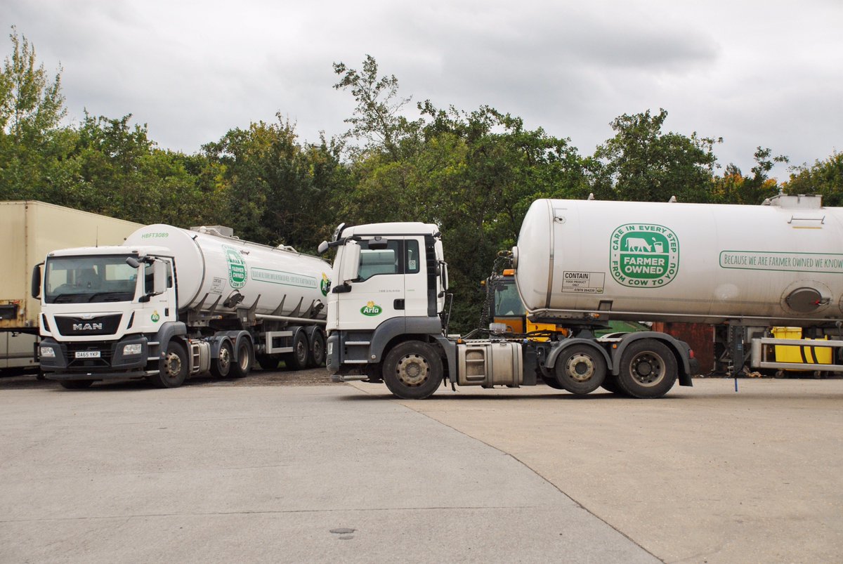 RingRoadGarage1's tweet photo. Visited by many Arla trucks today it must be Friday! 🚚☀
#FridayFeeling #trucks #Autumn @ArlaFoodsUK @ArlaDairy @mantruckbusuk @MAN_Group https://t.co/cfxNl5pXvI