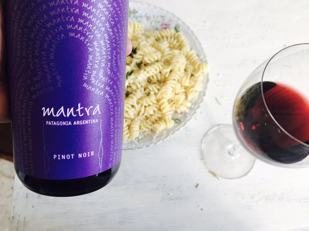 Bien este Pinot. Ha cambiado su matriz. Su peso. La fruta ha tomado otro vuelo.  Bien <a href="/SantiagoDelPin/">SantiagoDelPin</a> <a href="/SecrePatagonico/">BodSecretoPatagonico</a>