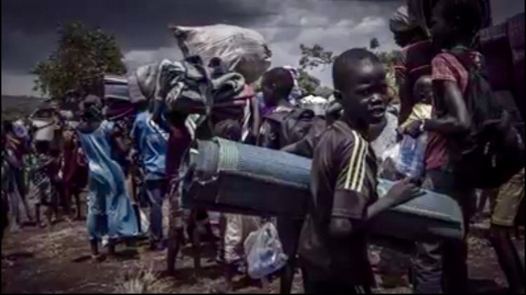 fundacionmessi's tweet photo. Messi y Piqué te invitan a formar parte de la mayor iniciativa mundial de ayuda a los refugiados.
https://t.co/p2Yw0jATZd
#SignAndPass ✍+⚽ https://t.co/NbZJpKmBzO