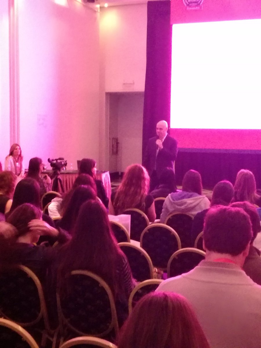 aveaca's tweet photo. Iniciamos el segundo día de nuestro #CongresoAveaca 2017 con los embajadores profesionales de #Eukanuba https://t.co/pxOJYPfS7G