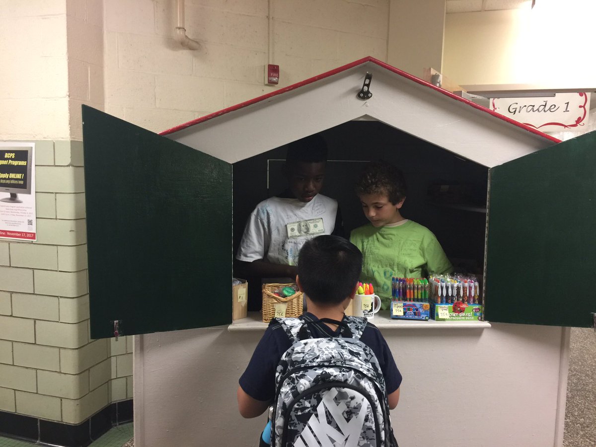 VillaCrestaElem's tweet photo. Our school store is officially open today!!! https://t.co/1AT6fUVWAW