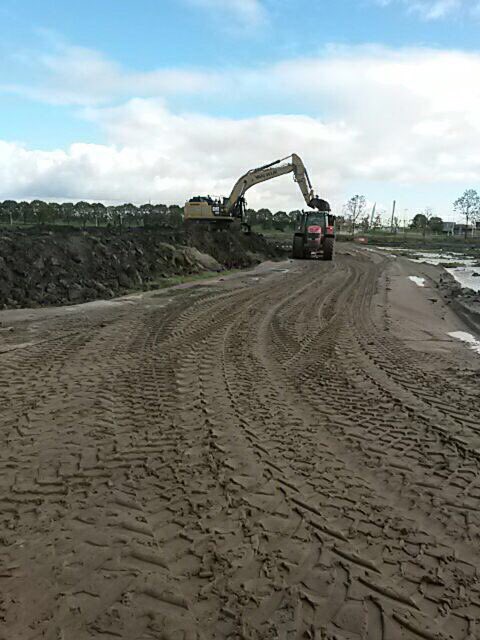 Rijnvliet.
Bouwterreinen zijn gereed. Watergangen worden gegraven