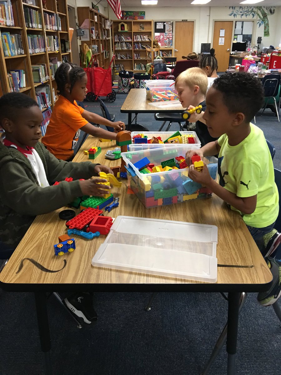 JBCaryLibrary's tweet image. Cary Kindergarten creating in the Library MakerSpace! #everykidmatters #HCS #Title1