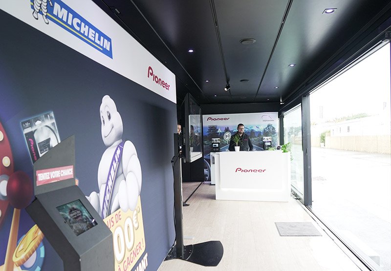 RoadEvent's tweet photo. Le showroom @pioneercaraudio en partenariat avec @Michelin, une belle réalisation @Roadevent. Nos camions event ici: https://t.co/KS5G72MCsU https://t.co/QFtJvd5KZM