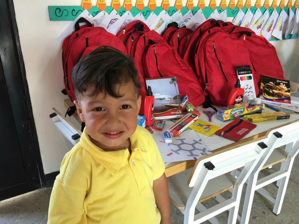 mineducacion_ve's tweet photo. #EducacionDeCalidad con el Gobierno Bolivariano se hace entrega de morrales escolares https://t.co/ordPeaabBK