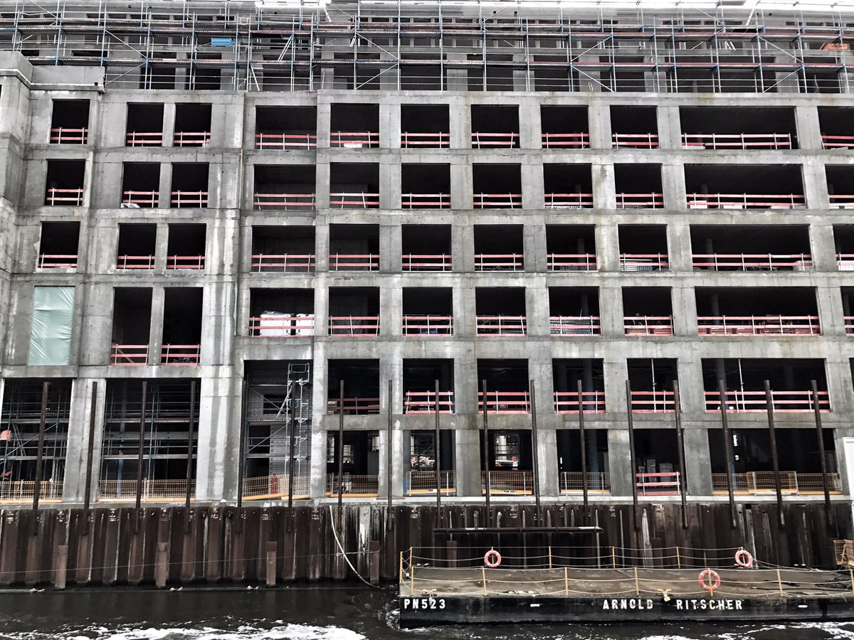 KaiDiekmann's tweet photo. Ich gestehe, daß ich mit der Hamburger Neubau-Kultur regelmässig hadere..... #City #AlterWall https://t.co/huVrMWNyHU
