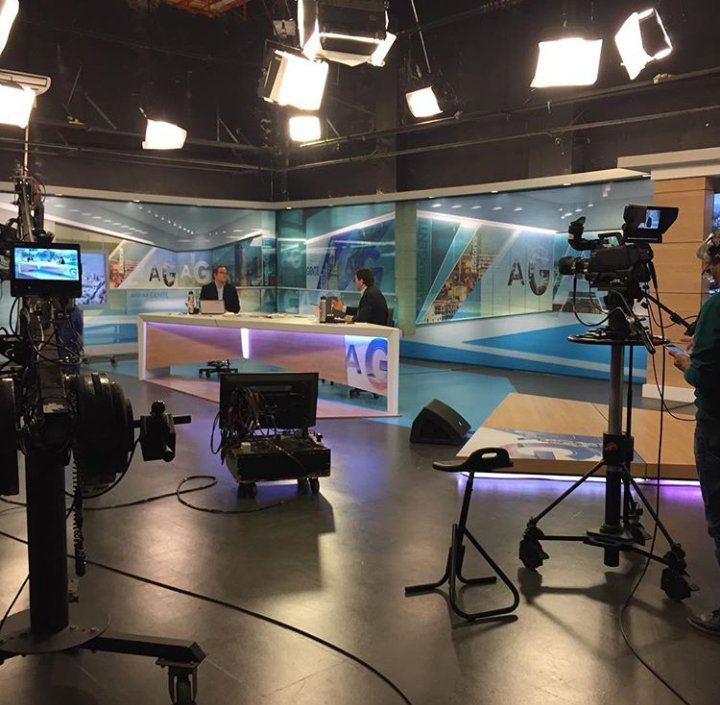 MusicoEx's tweet image. Ahora!! Por @canal10Uruguay programa @arribagente haciendo el cierre en formato acústico, contando sobre el 21d oct.