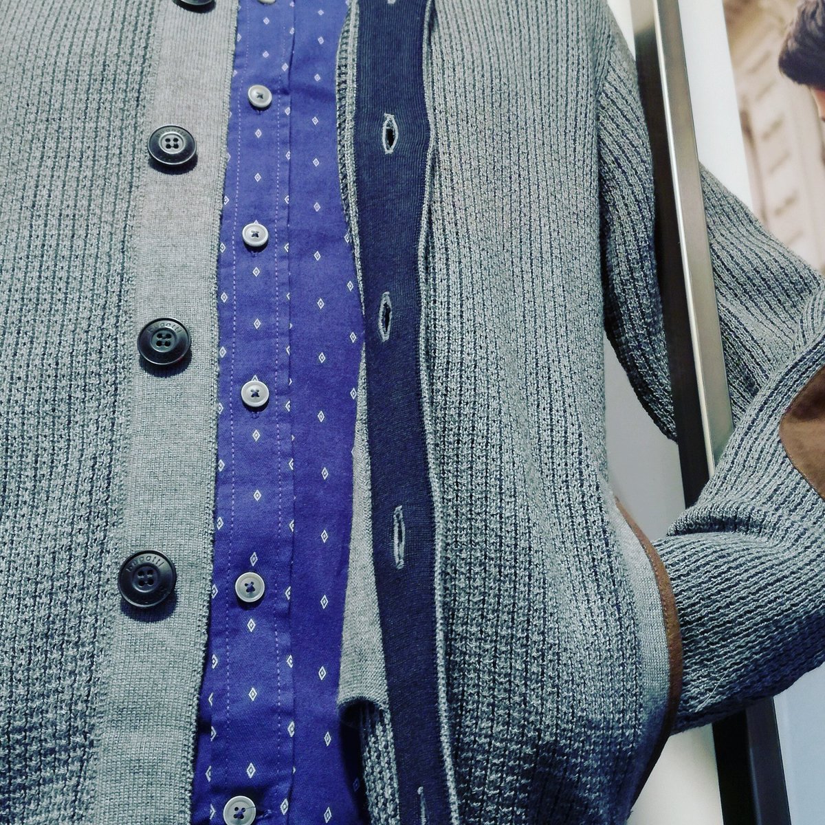 PalumboGalleria's tweet photo. Cardican con toppe !
#hot #cardican #uomo #napoli https://t.co/rjP67HxoBs