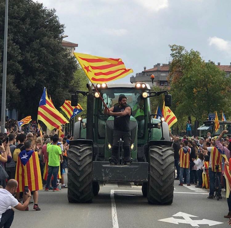 xaiecologic's tweet photo. Val,els de la terra baixa en saben més de sortir a les fotos."al loro,que no os enbauquen"!Els de muntanya som més ben parits @AbelPeraire 🤟 https://t.co/Tjo7UcXgF0