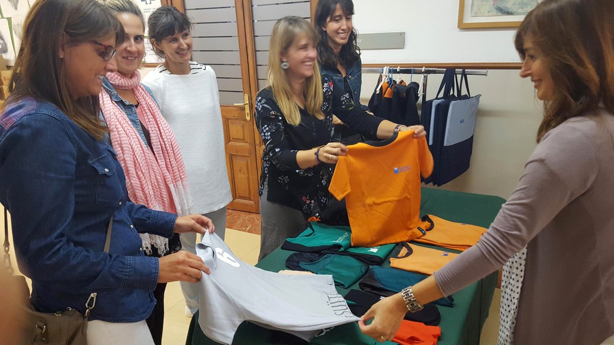 JesuitesEdu's tweet photo. Aquí teniu la crònica de la passada "Paradeta" de #reutilització de #JEcasp, que creix edició rere edició! https://t.co/R7fqqnZPt0 https://t.co/Gxn0gjJMuV