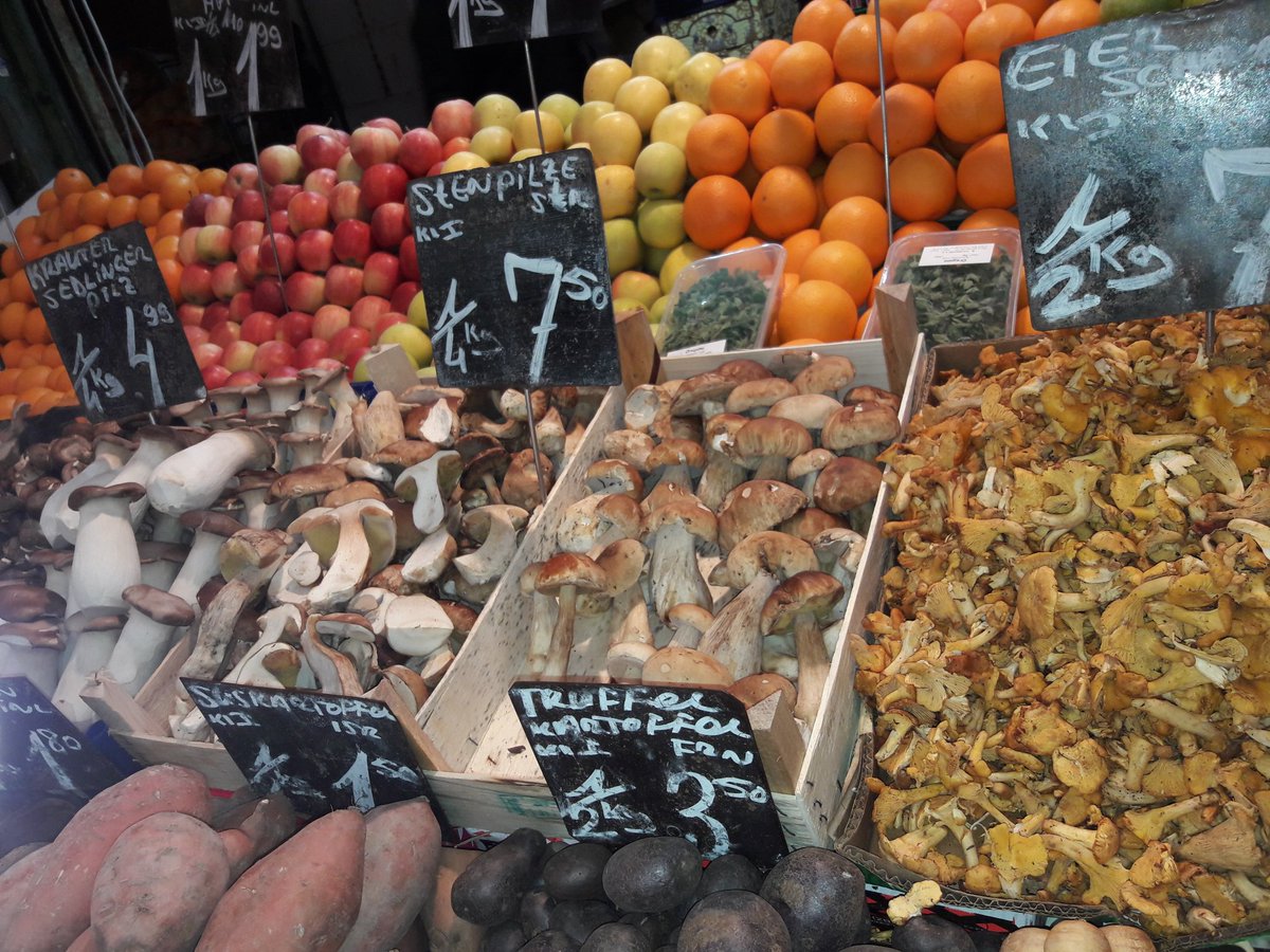 kirstymarketgir's tweet photo. @Markettradenews 
Even days off are spent in markets!
#naschmarkt #Vienna https://t.co/Eu01n4IjTv