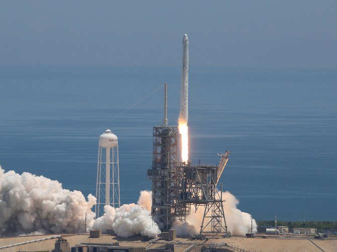 Elon Musk Announces His Rockets Will Send People Between Cities in Minutes: ow.ly/qgGA30fwY1C by <a href="/ArchDigest/">Architectural Digest</a> #tech #travel