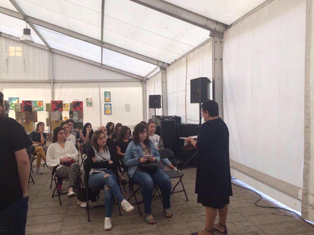 GrupEirene's tweet photo. Taller a #SantaColoma Murs Externs, Murs Interns en les Jornades #ObrintFronteres de @ciutatsddhh #InstitutLaBastida https://t.co/Zccfy4oAlj