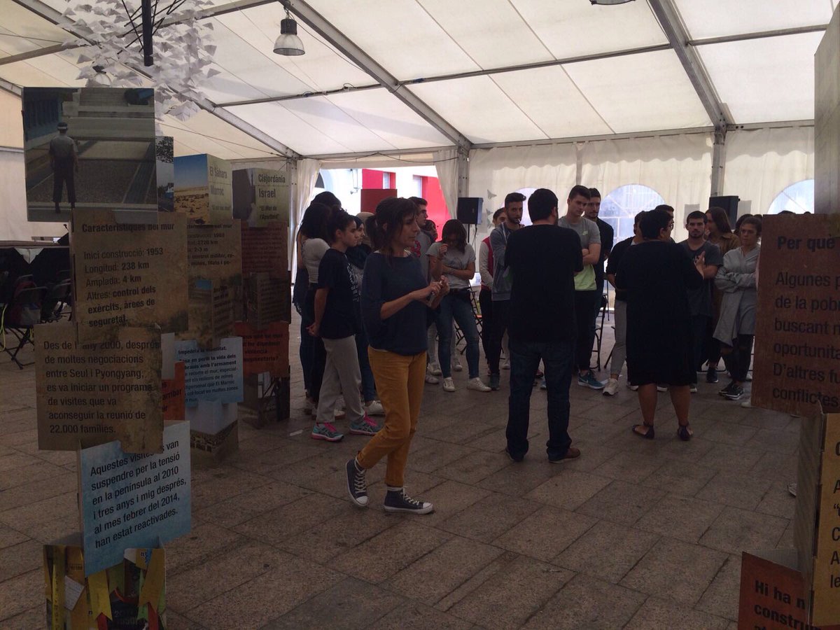 GrupEirene's tweet photo. Taller a #SantaColoma Murs Externs, Murs Interns en les Jornades #ObrintFronteres de @ciutatsddhh #InstitutLaBastida https://t.co/Zccfy4oAlj