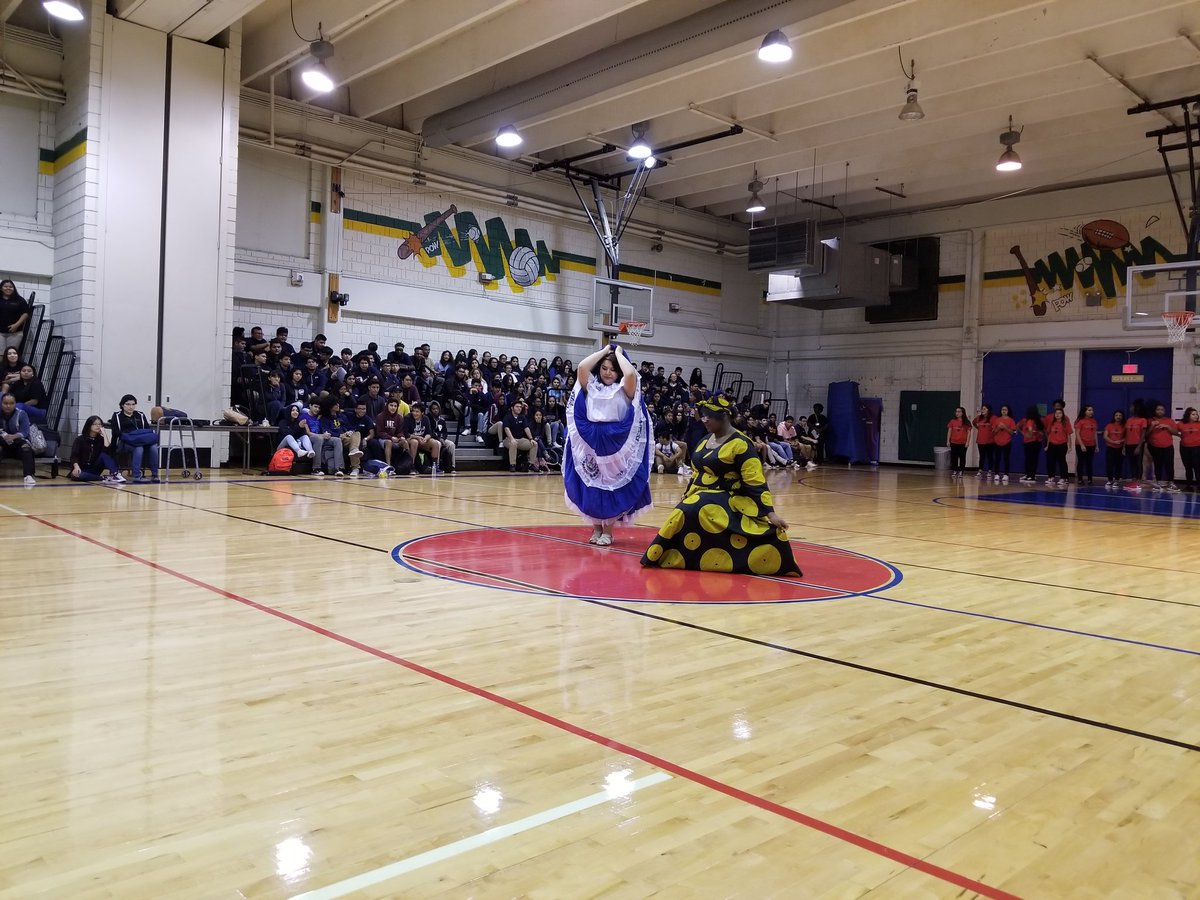 adamslaoshi's tweet photo. SIS Pep Rally @SISMagnet https://t.co/bIXcMJmdbq