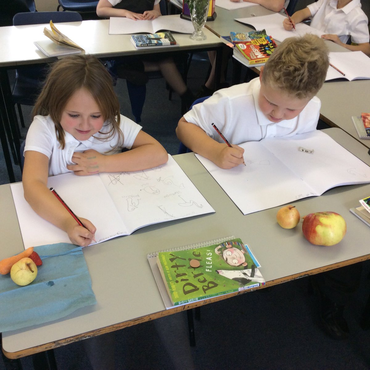 class_chestnut's tweet photo. Sketching still life objects https://t.co/JvECeCiuHo