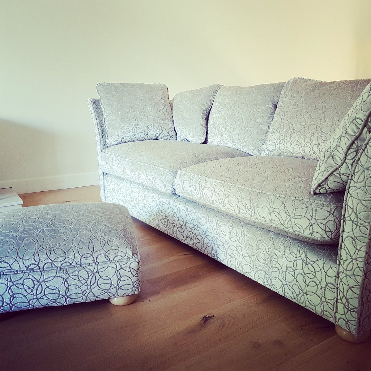 AsquithInterior's tweet photo. #designersguild #recover #velvets #upholsteryyorkshire #qualitylasts https://t.co/RKV5UJHYVY