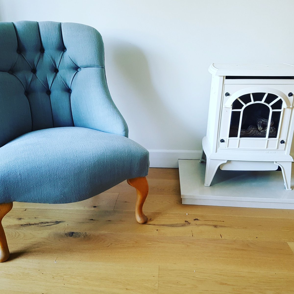 AsquithInterior's tweet photo. #designersguild #buttoned #occasionalchair #linen #simplebuteffective #upholstery #yorkshire https://t.co/4bIMQ9VYpV