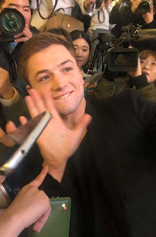 taronegertonphp's tweet photo. I wish in life is to take a selfie with @TaronEgerton ππππ» #taronegerton #taronegertonph #kingsman #tarontulas #taronatics #taronized
*ctto https://t.co/HOxUZsmQnW