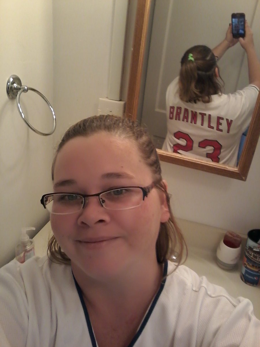 nellybean0710's tweet photo. Day 7 @Indians #RallyTogether #LetsGoTribe 
#Needmoreshirts https://t.co/622vaiK1Jy