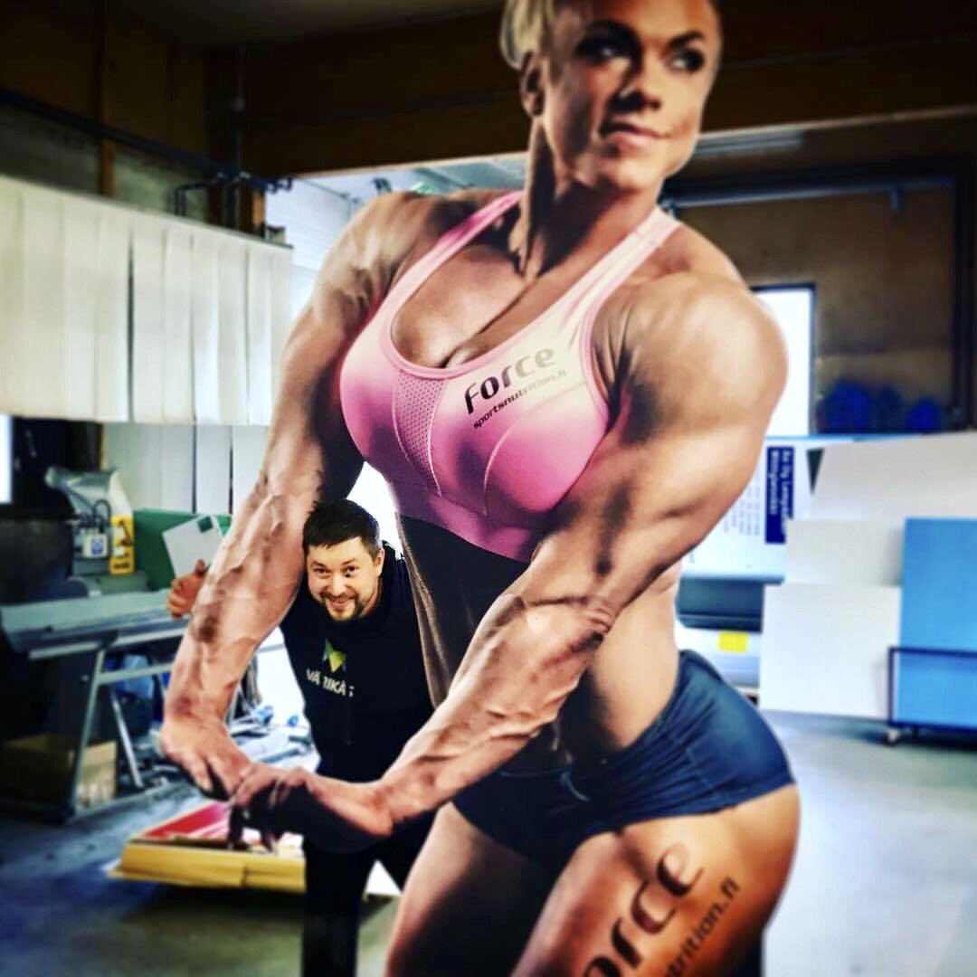 HuoviM's tweet photo. Duunattiin Minnalle #markkinointi matskuja #nfe2017 #messuille #forcesportsnutrition @MinnaPajulahti @varikas @mainostulosteet https://t.co/PnNXWVboJf