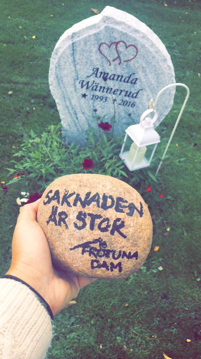FrotunaDam's tweet photo. Seriepremiär i morgon lördag. Du finns med oss ❤️ #vårkrigare #saknad https://t.co/v3SOxaaqdP