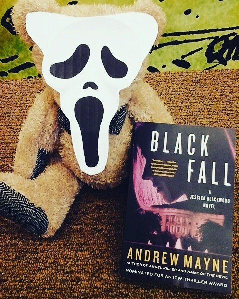 BNManchesterNH's tweet photo. #HappyHalloween🎃👻
#WhatBookIsBarnsieReadingToday
Barnsie was reading #BlackFall by #AndrewMayne
#JessicaBlackwood
#HarperCollins
#BNspired https://t.co/AXAiKospbJ
