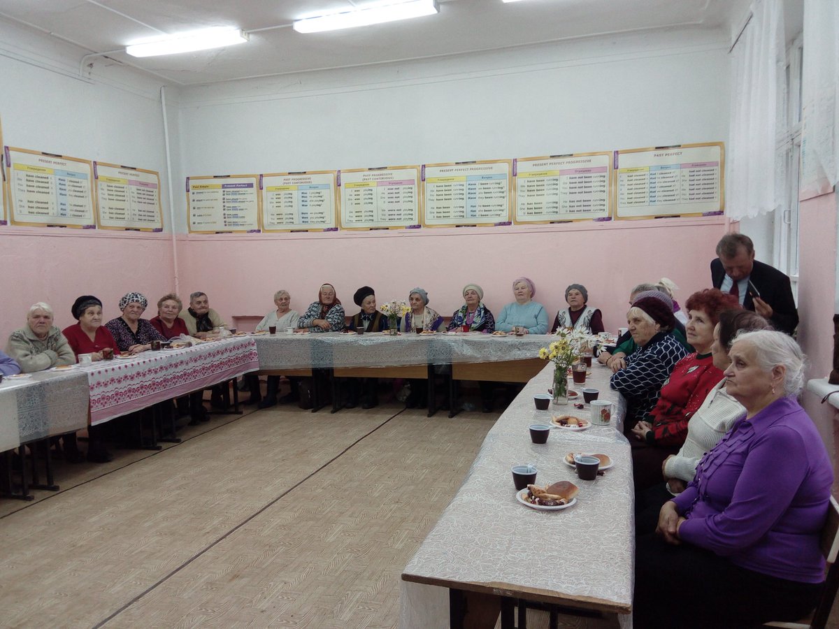 В ТОСах "Индустриальный"и "Красный" прошли праздники ко Дню пожилого чел-ка.Жителей микрорайонов поздравил глава г.Тейково Сергей Рыбаков