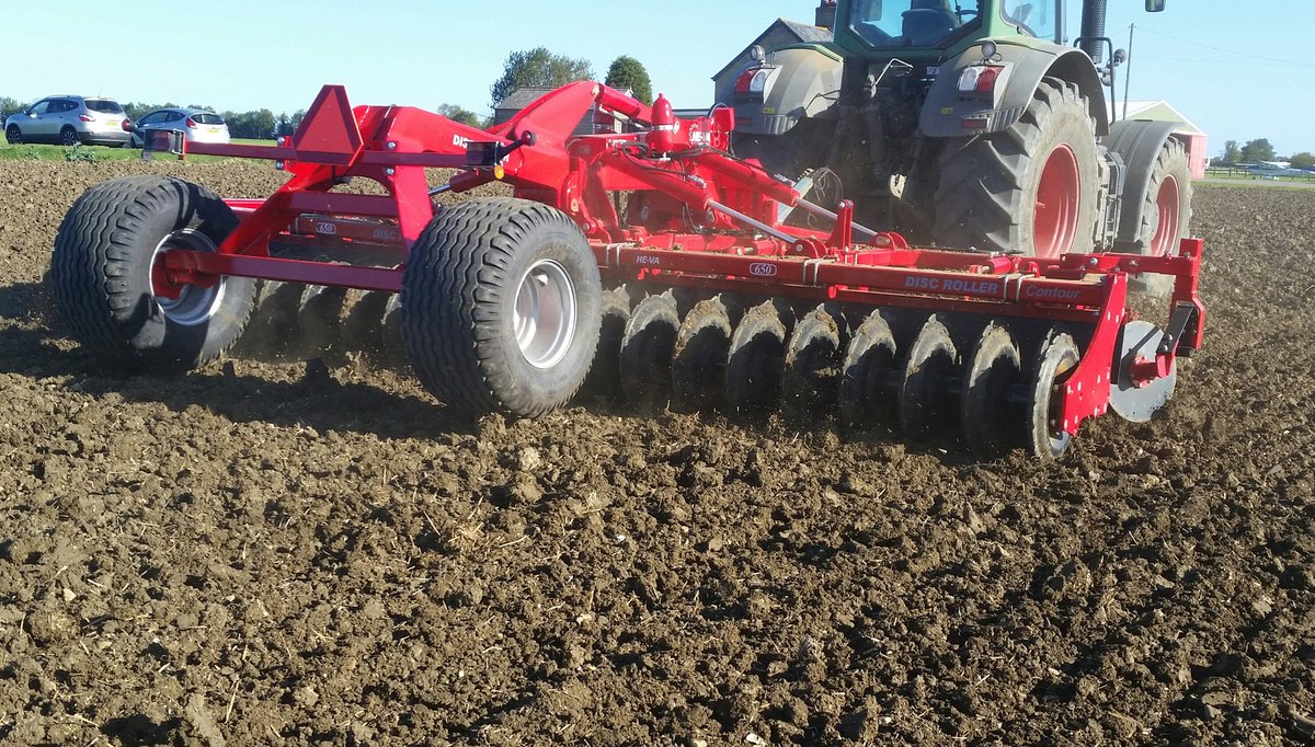 opicocentral's tweet photo. Out and about demoing @Heva_UK 650 "Contour" Disc-Roller today #heva #discroller @OPICOLtd #harvest18 #asgoodasitlooks https://t.co/BbvjTZ3vjr