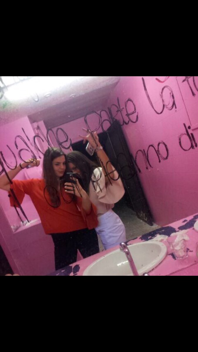 sofiacacchi's tweet photo. Per sempre con me... ❤️ 
(Le foto belle le facciamo a giugno) https://t.co/dYd3sWAdNP