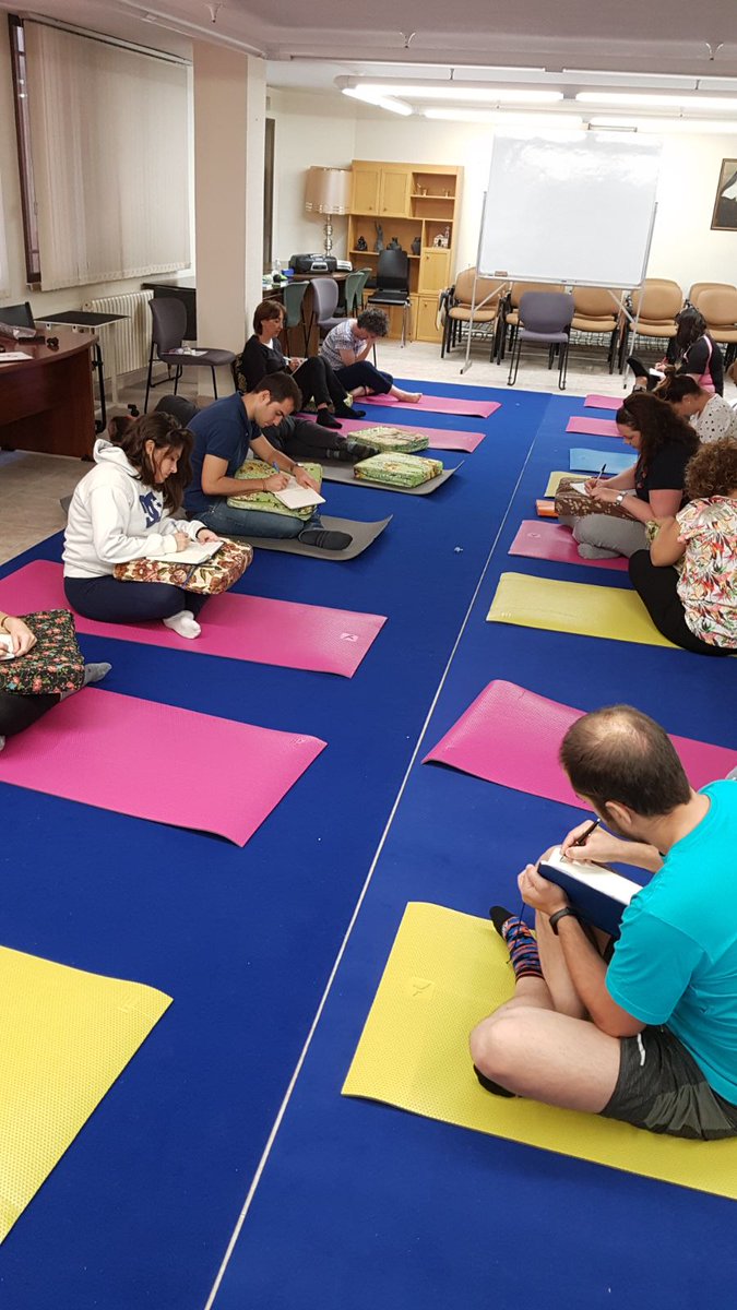 ClaretianasOvi's tweet photo. Nuestras profes @Iris_Quintana_ Esther y Vero, vuelven a casa tras una semana de Formación en Interioridad! #alcompas https://t.co/TvbAjQ6XqM