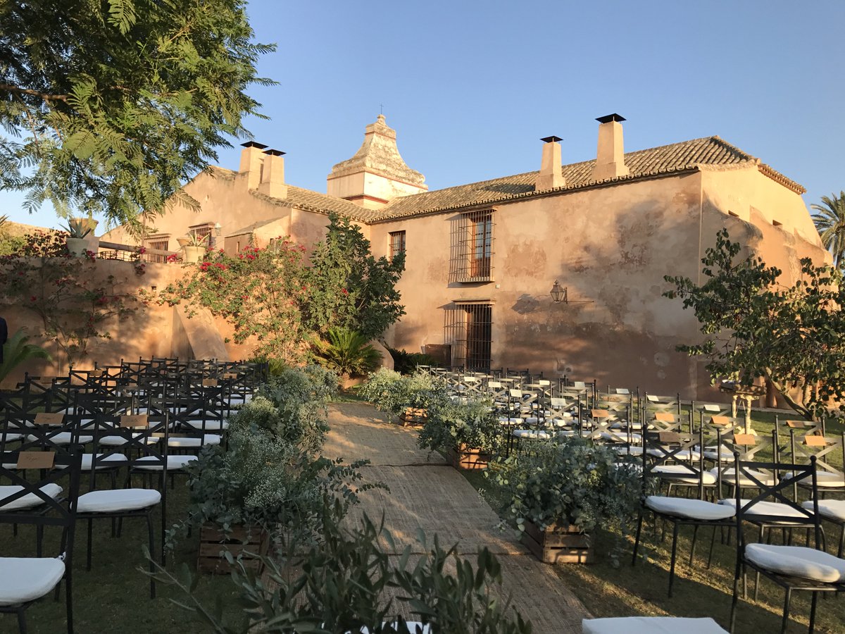 CateringDelfin's tweet photo. Silvia&amp;Antonio confiaban en #DelfinDelicatessen para su #boda del 29/9 en @HMolinillos con decoración de Ainhoa&amp;co 
¡Gracias! 
#Bodas https://t.co/5C2z2neivy