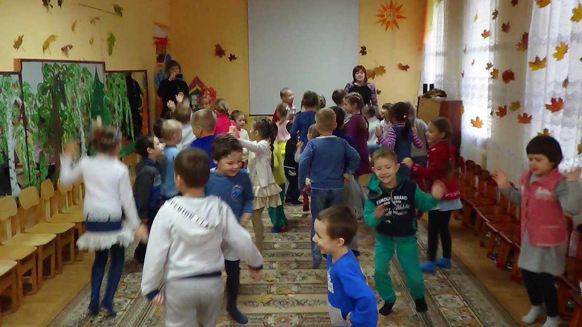 MDOY79_'s tweet photo. Осень-совсем не унылая пора!Сегодня у нас прошел спорт. досуг "Осенний марафон".Дети принимали участие в эстафетах,танцевали и читали стихи. https://t.co/rzz5ud8TDg