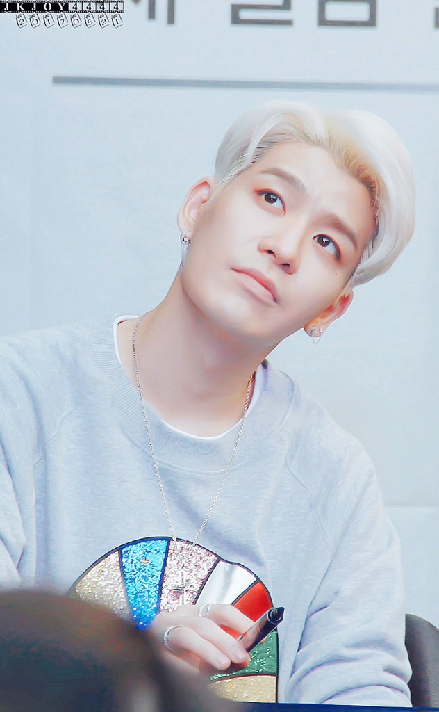 jkjoy4444's tweet photo. look at fans tenderly！
I miss oppa！😭😭😭
#강성훈 #kangsunghoon #젝스키스 #sechskies #姜成勋 #カンソンフン https://t.co/tB6qkaEKcI