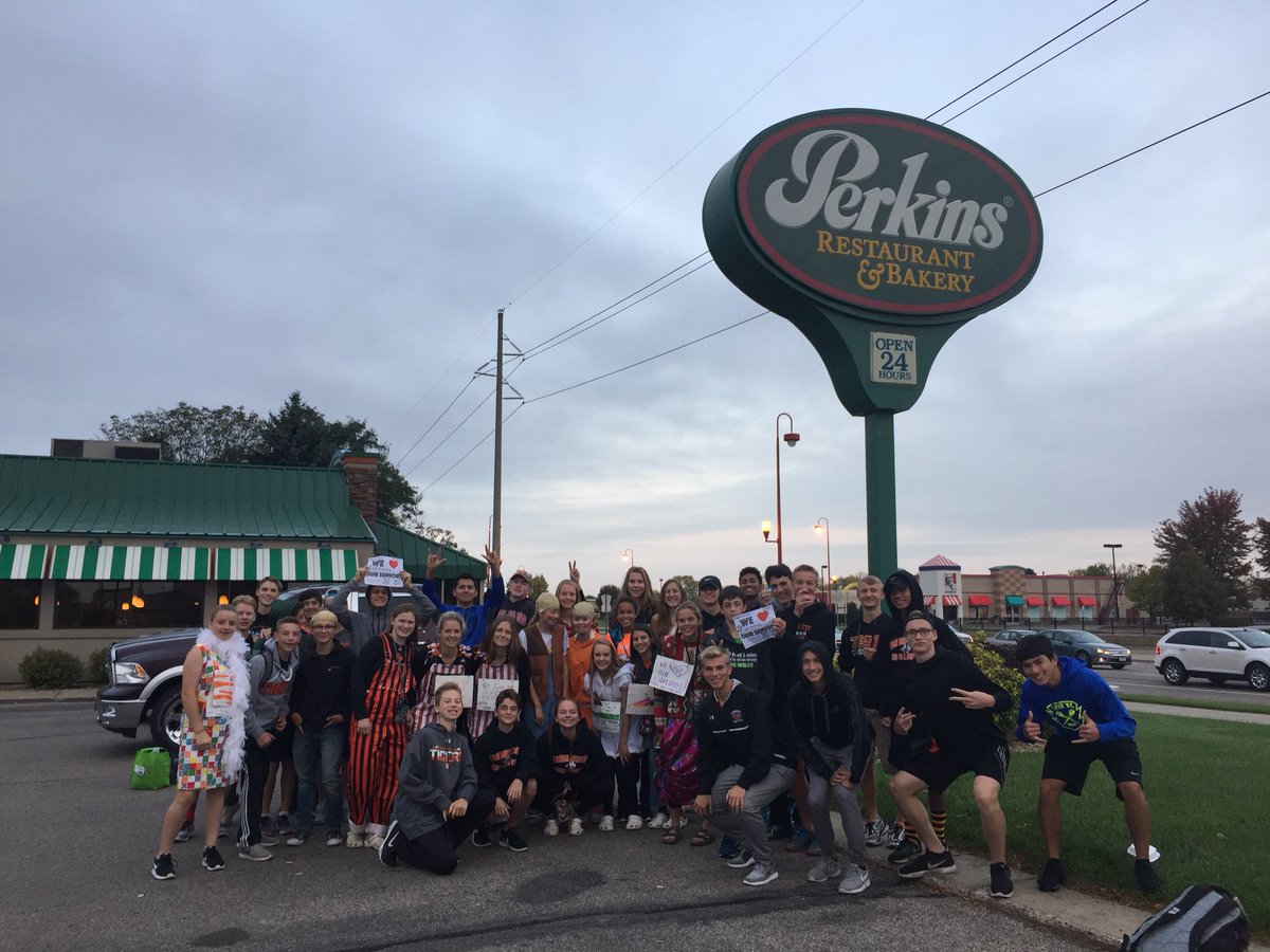wilsonjosh_'s tweet photo. Senior “kidnapping” team breakfast for XC🏃 #Homecoming https://t.co/XzoEziwkRI