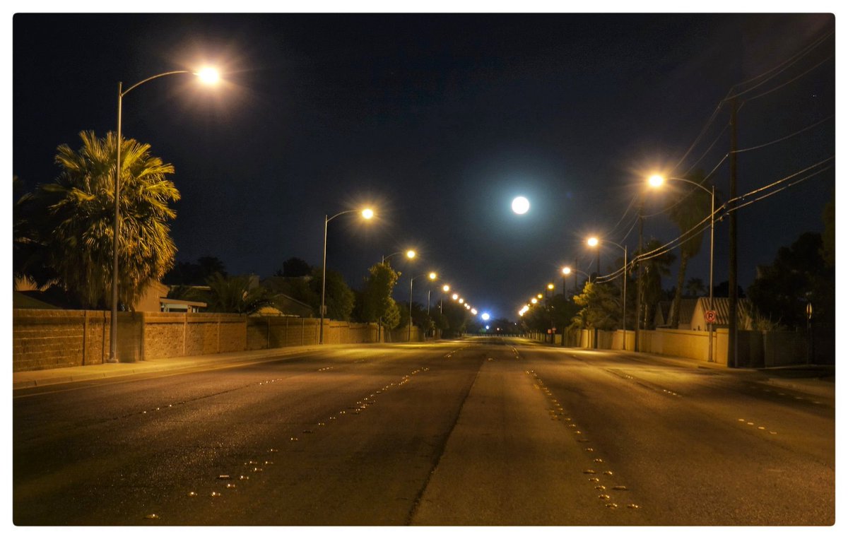 gradyw56's tweet photo. Moonlight over Washburn Rd ๐ท #photography #500pxrtg #PintoFotografia #PhotoRTG #็ฝ้ปๅ็ #nightphotography #digitalphotography #vegasdotcom ๐๐ https://t.co/NtDNmaU5Uj