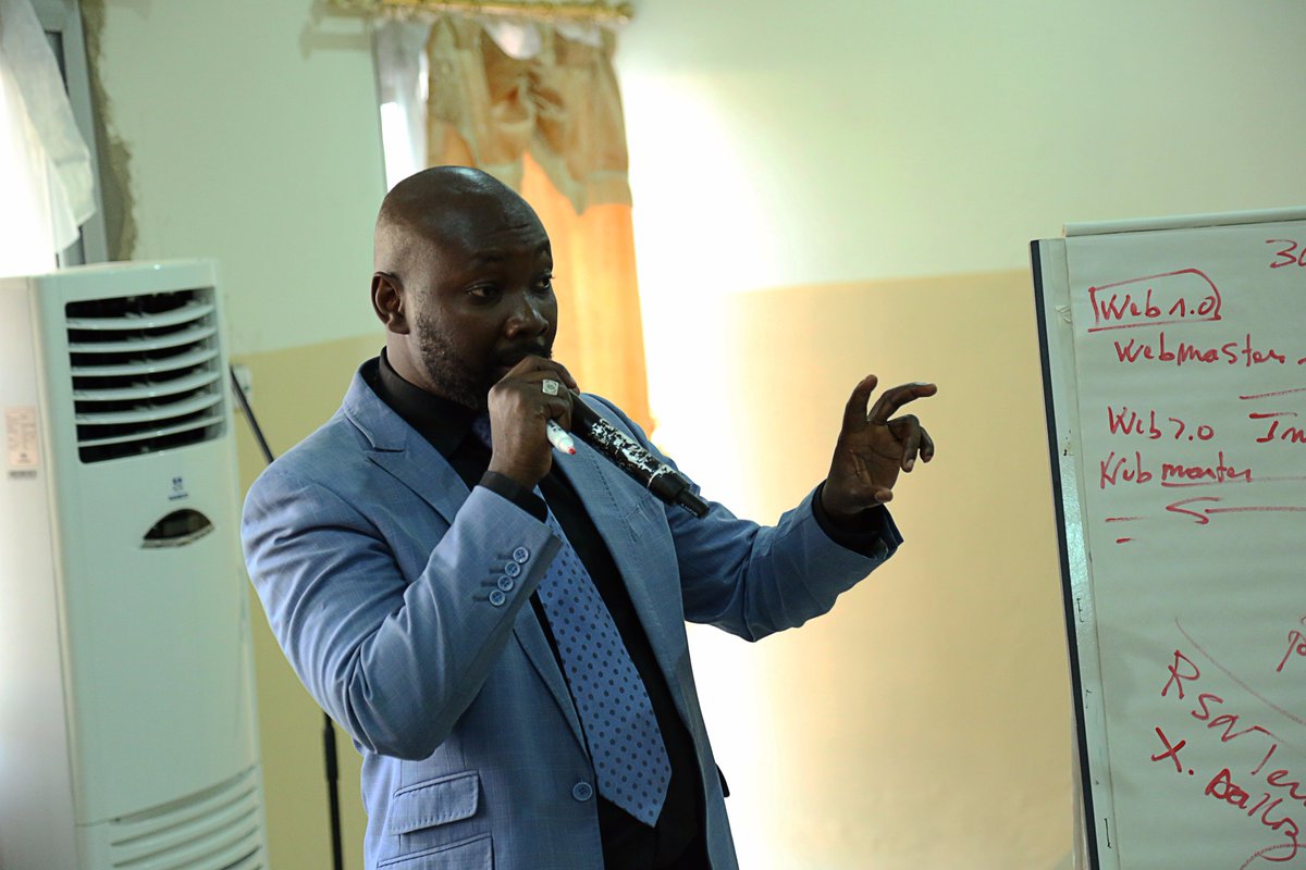 ExpertelCom's tweet photo. La 2e session du Café Numérique de #Brazzaville s'est tenue ce jeudi 5 octobre 2017 sous le thème « les médias à l’ère du numérique»#Digital https://t.co/4KqB2z1atZ