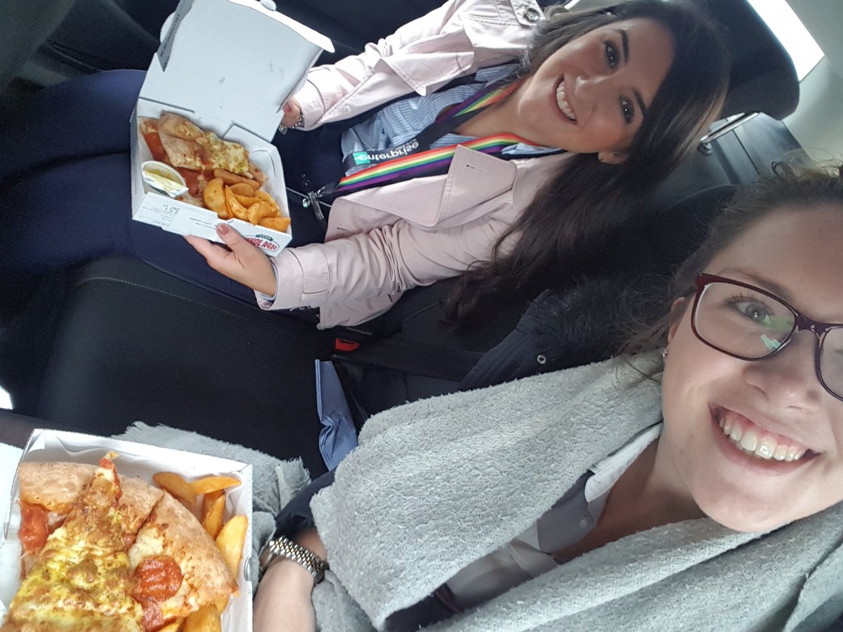 katrine_ramsay's tweet photo. Pizza to go 🍕👅 Thanks @OliverBoucher2 😍 @DavidGMurray90 @dmedinelli #SC11 #pizzafridays https://t.co/aVc1LiAcAO