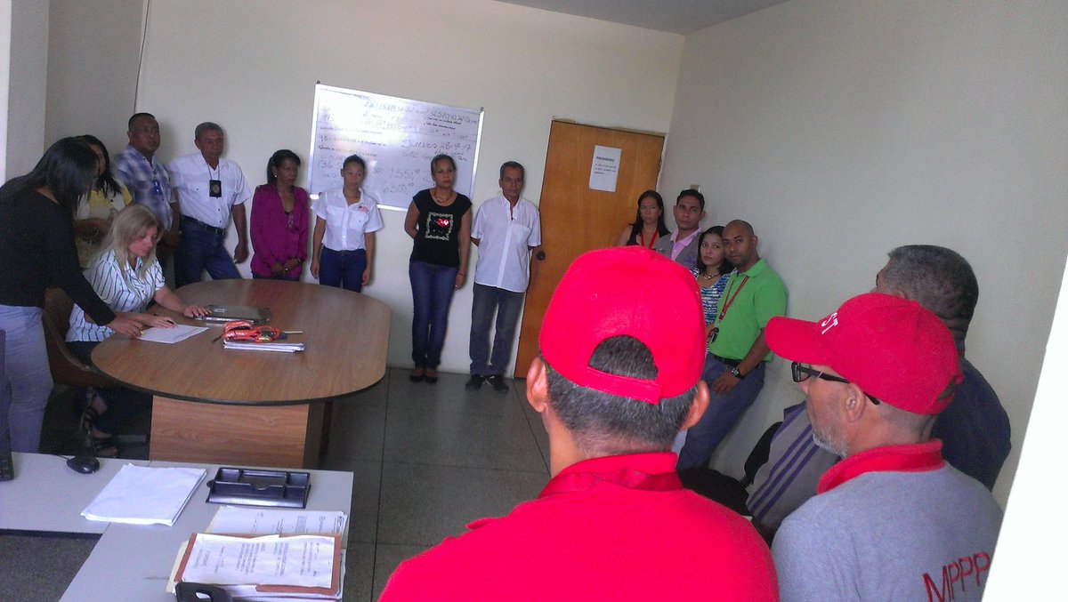 Chuo68's tweet photo. #ComitePromotorMPPPST en asamblea de trabajadores en la Inspectoría del trabajo sede Pto. Cabello https://t.co/kSqOtOFmJ1