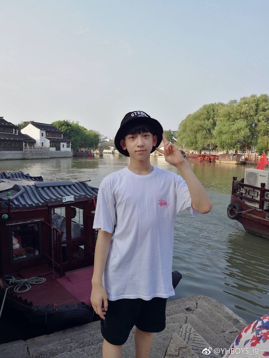 JunyiYHBoys's tweet photo. Tourist of the day taking the lead 😜
#YHBOYS https://t.co/Si6mSHsmzB