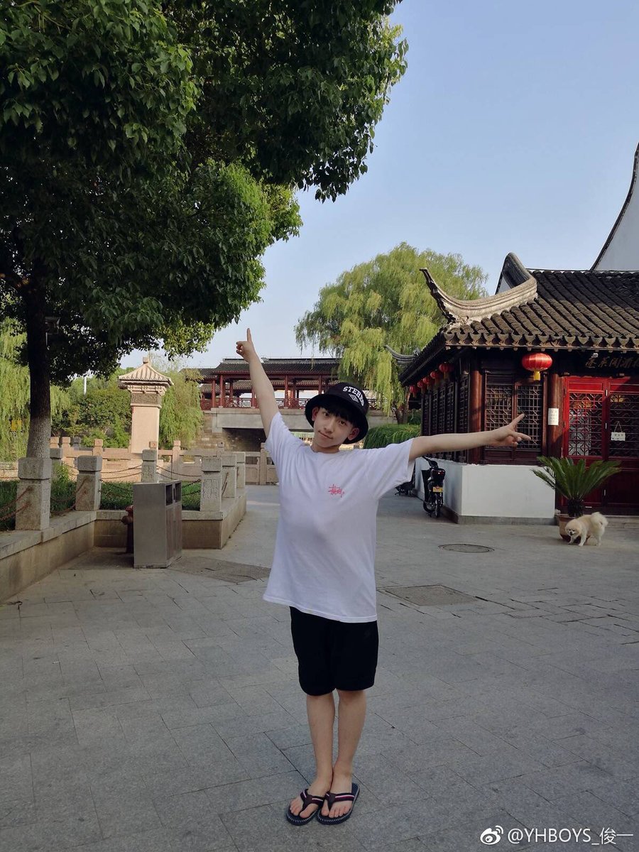 JunyiYHBoys's tweet photo. Tourist of the day taking the lead 😜
#YHBOYS https://t.co/Si6mSHsmzB