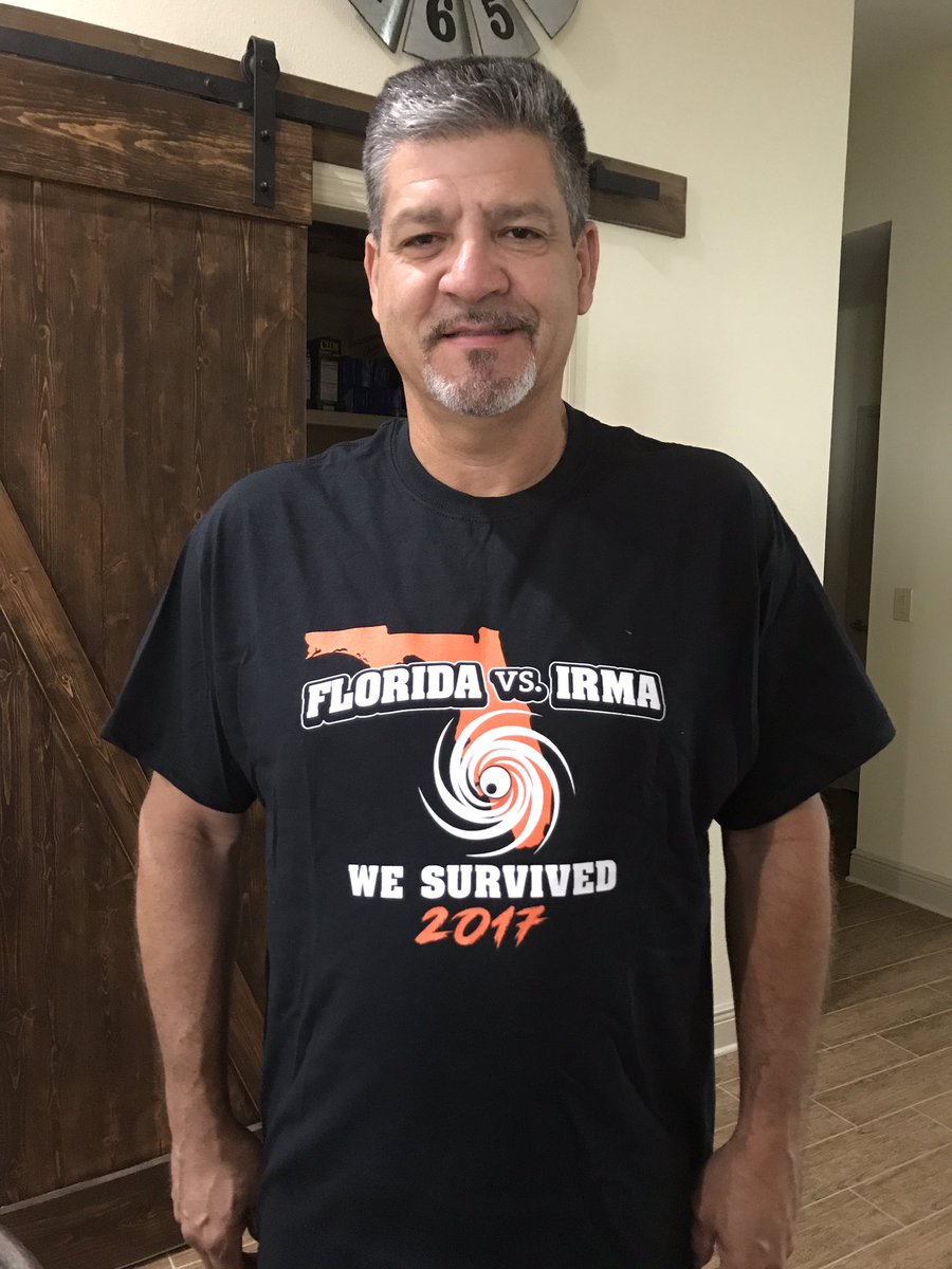 CortesBob's tweet photo. All these #tshirt controversies today I share mine #PRSeLevanta https://t.co/9ptBNBNXei