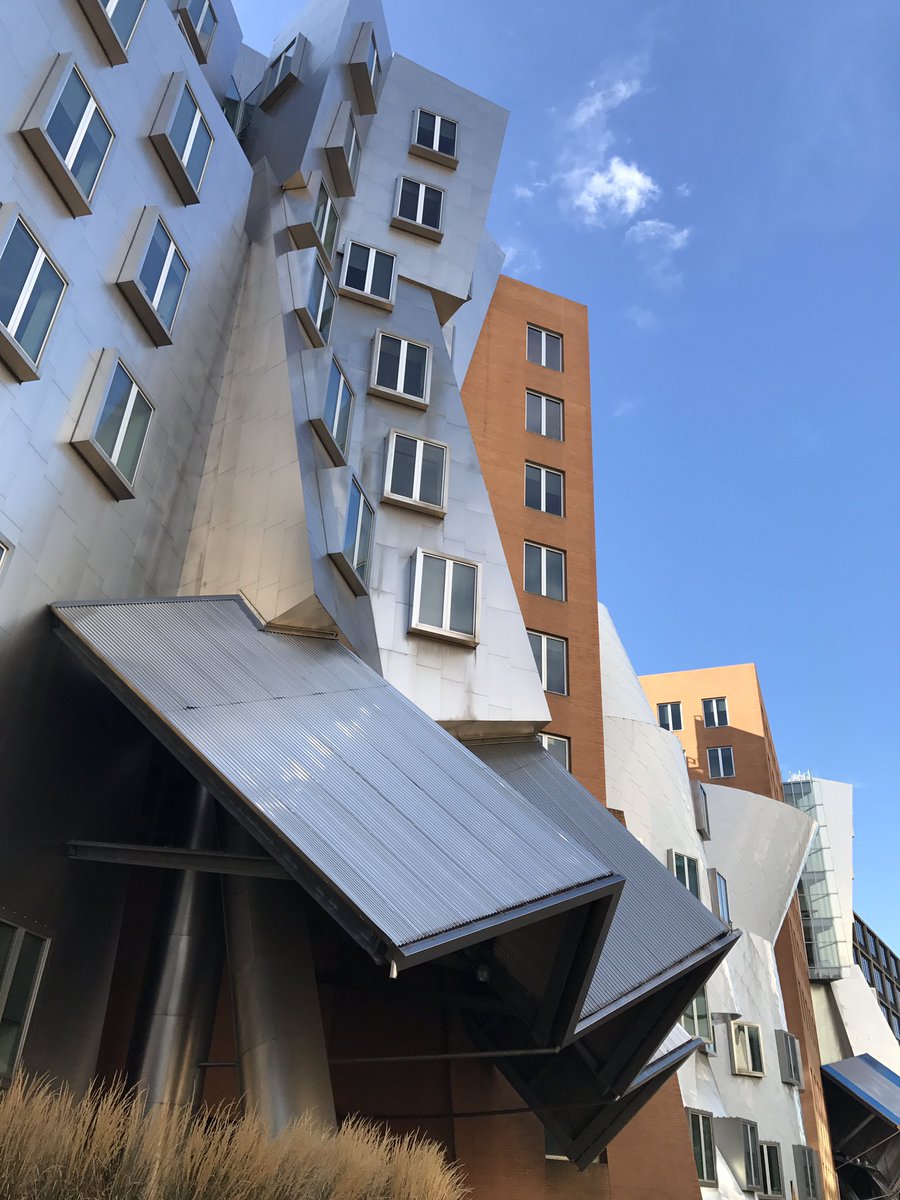 MarlonCreative's tweet photo. Made it to .@medialab .@MIT #VirtualRealityHackathon 📡💯⚡️🤘🏽 https://t.co/fmu5T7yFLR