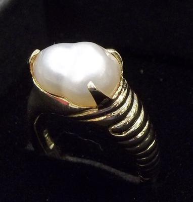 KariPearls's tweet photo. Arabian Gulf Pearls are some of the finest in the world. Also called Basra Pearls. 
#karipearls
#basrapearls
#arabiangulf
#naturalseapearls https://t.co/iwGJ5neWwm