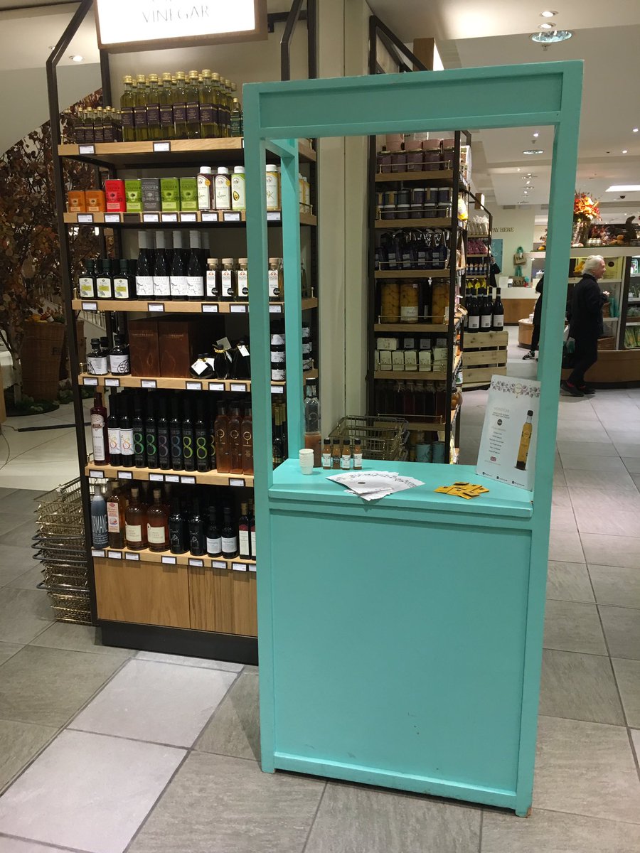 BeeGinner's tweet photo. Another successful afternoon showcasing @planbeeltd award-winning Honeygar! So satisfying watching customers take 1 home. Thank u @Fortnums https://t.co/ZItRmrkUEp