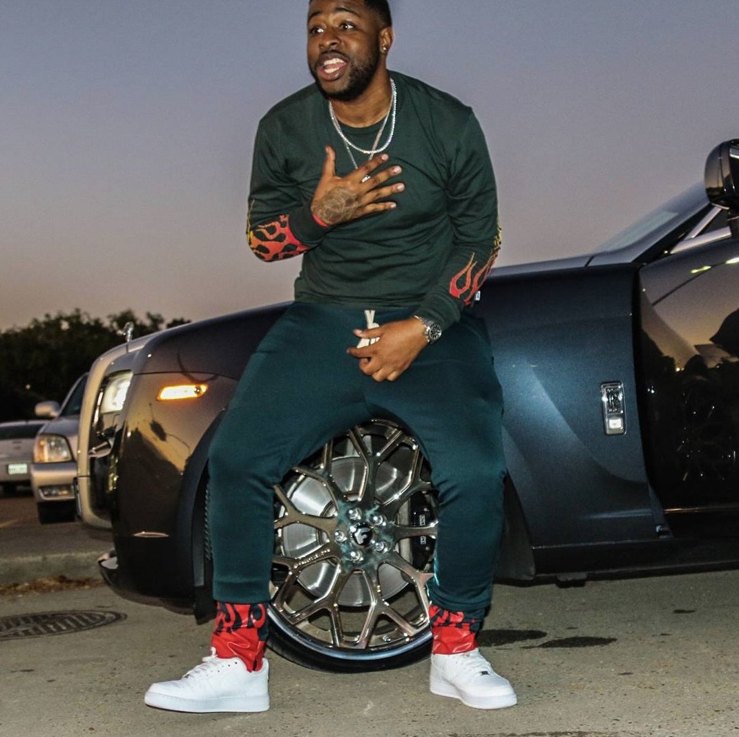 youngmoney's tweet photo. #JumpBackSeason #2000Hollygrove
https://t.co/4tYVtN93Qy https://t.co/qIaj82lb72